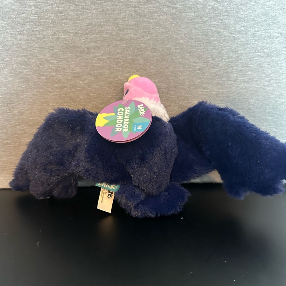 NWT Bark Box Salvador Condor Crinkle Squeaker Whip n’ Flip Wings Size M Medium